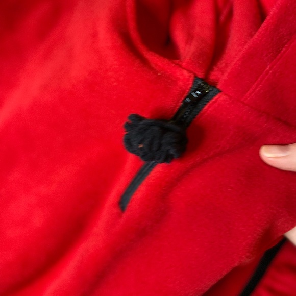 Red fleece cape - Picture 8 of 11